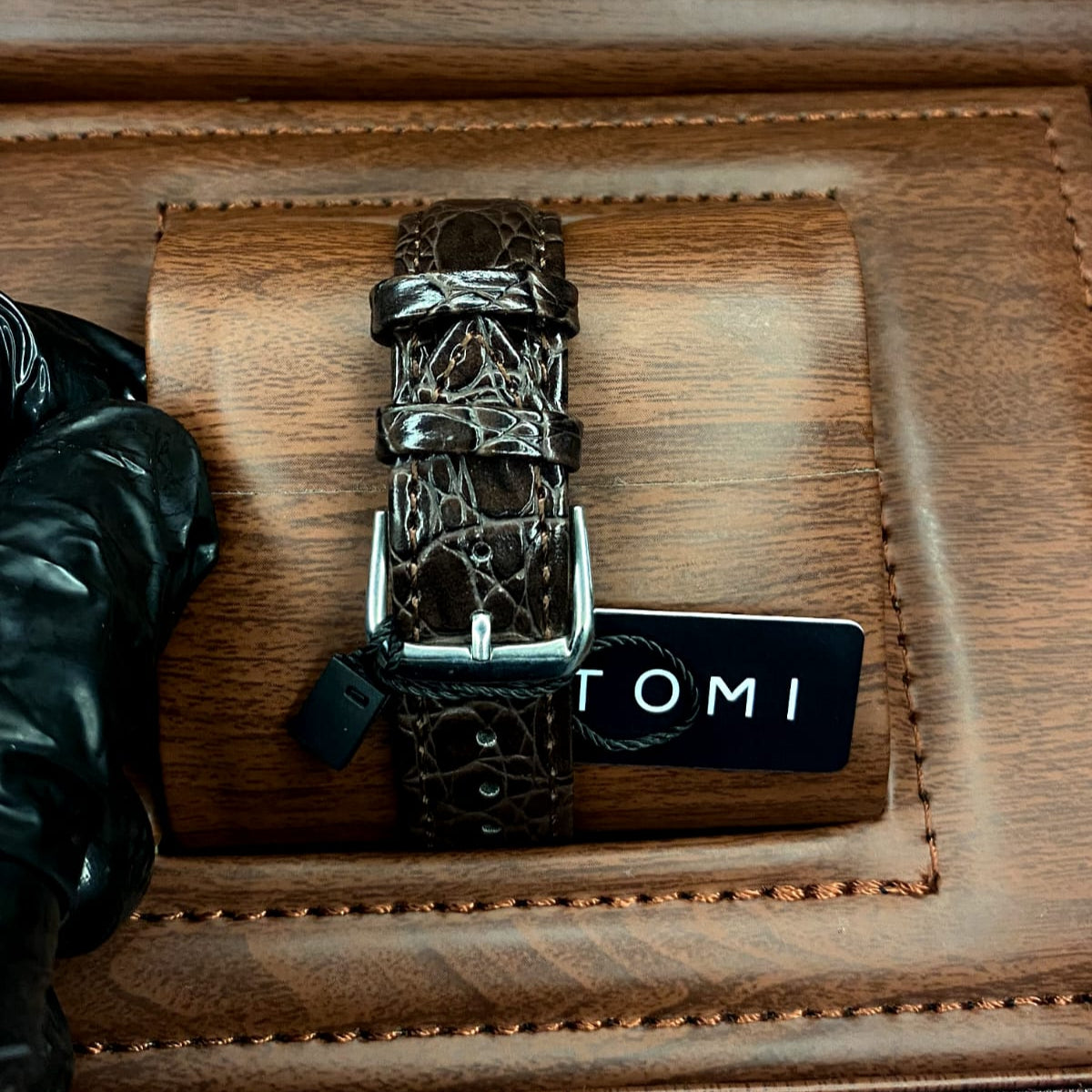 TOMI T-075 Cobra Strap Edition